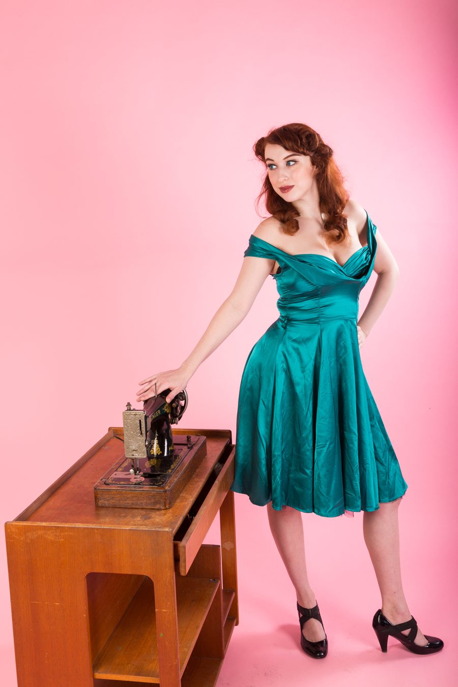 Pin-up in teal